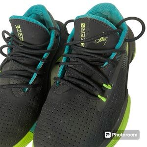 Under Armour 3Zero 3 Steph Curry black basketball sneaker Youth 2Y gently used